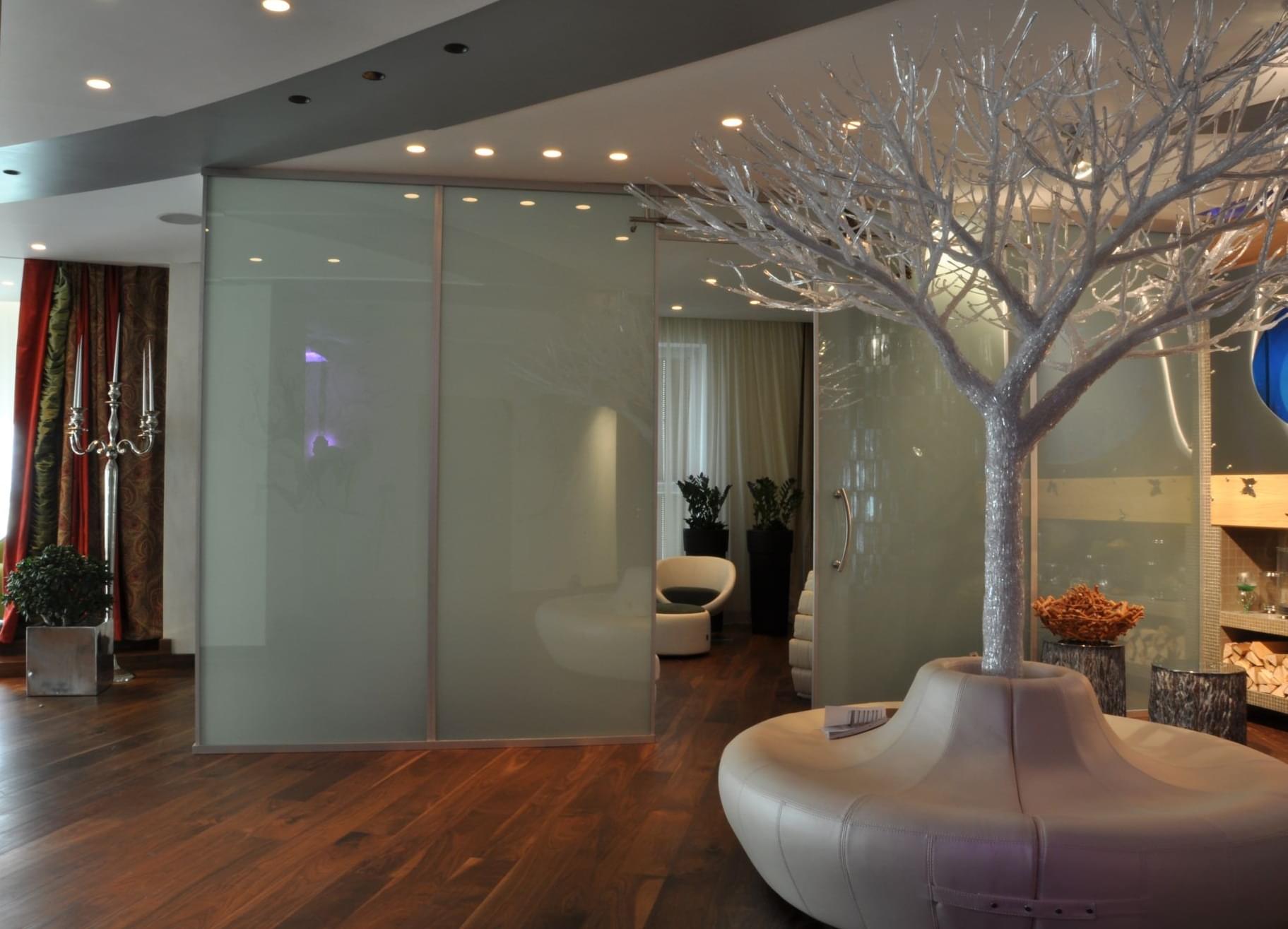 prosklená-zasedací-místnost-krycí-fólie-softseating-CAPEXUS-kanceláře-designové kanceláře-kanceláře CAPEXUS