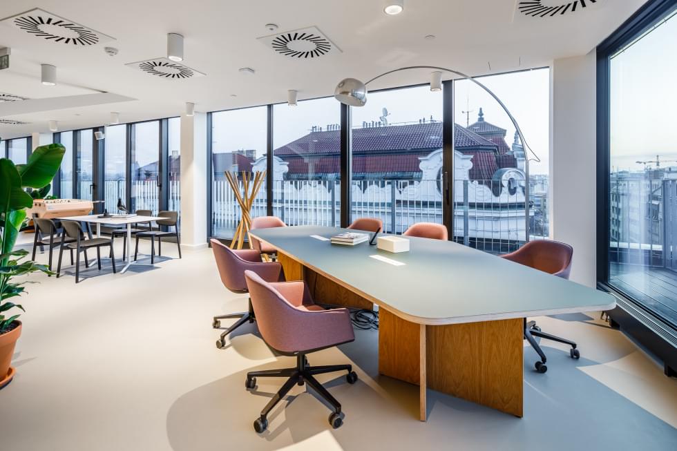 Designové velké zasedací stoly pro porady obchodních klubů