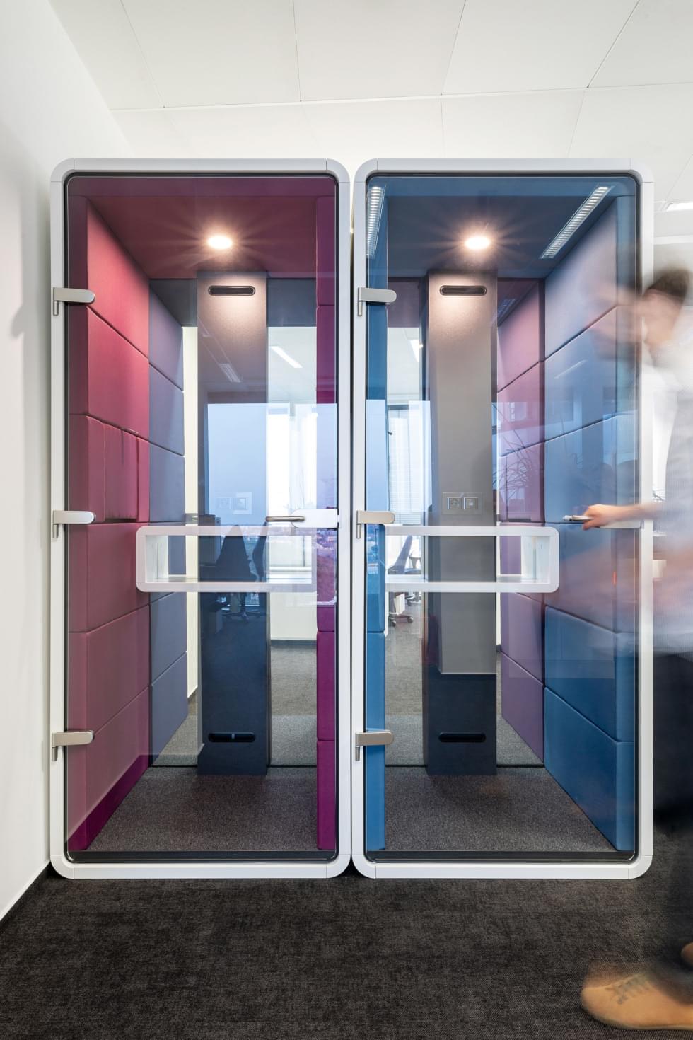 Micro office for privacy and good acoustic conditions