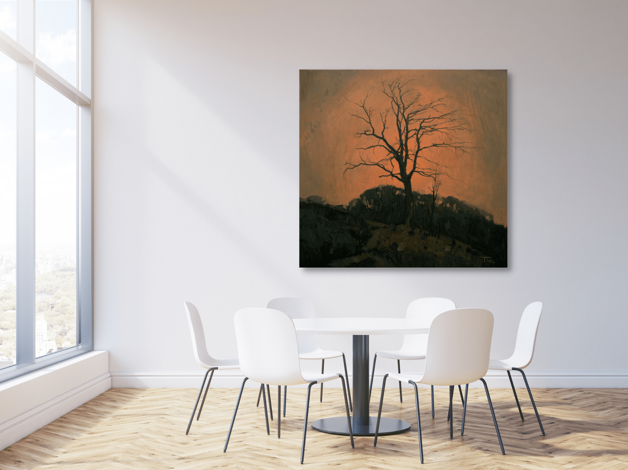 Světlý interiér zasedací místnosti s dominantním obrazem v pozadí