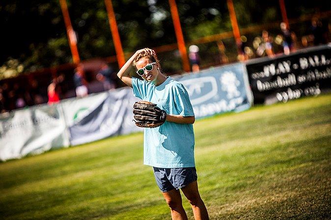 Softball-Charity-Tournament-RICS-CAPEXUS-Office-Palmer-Capital-Knight & Frank