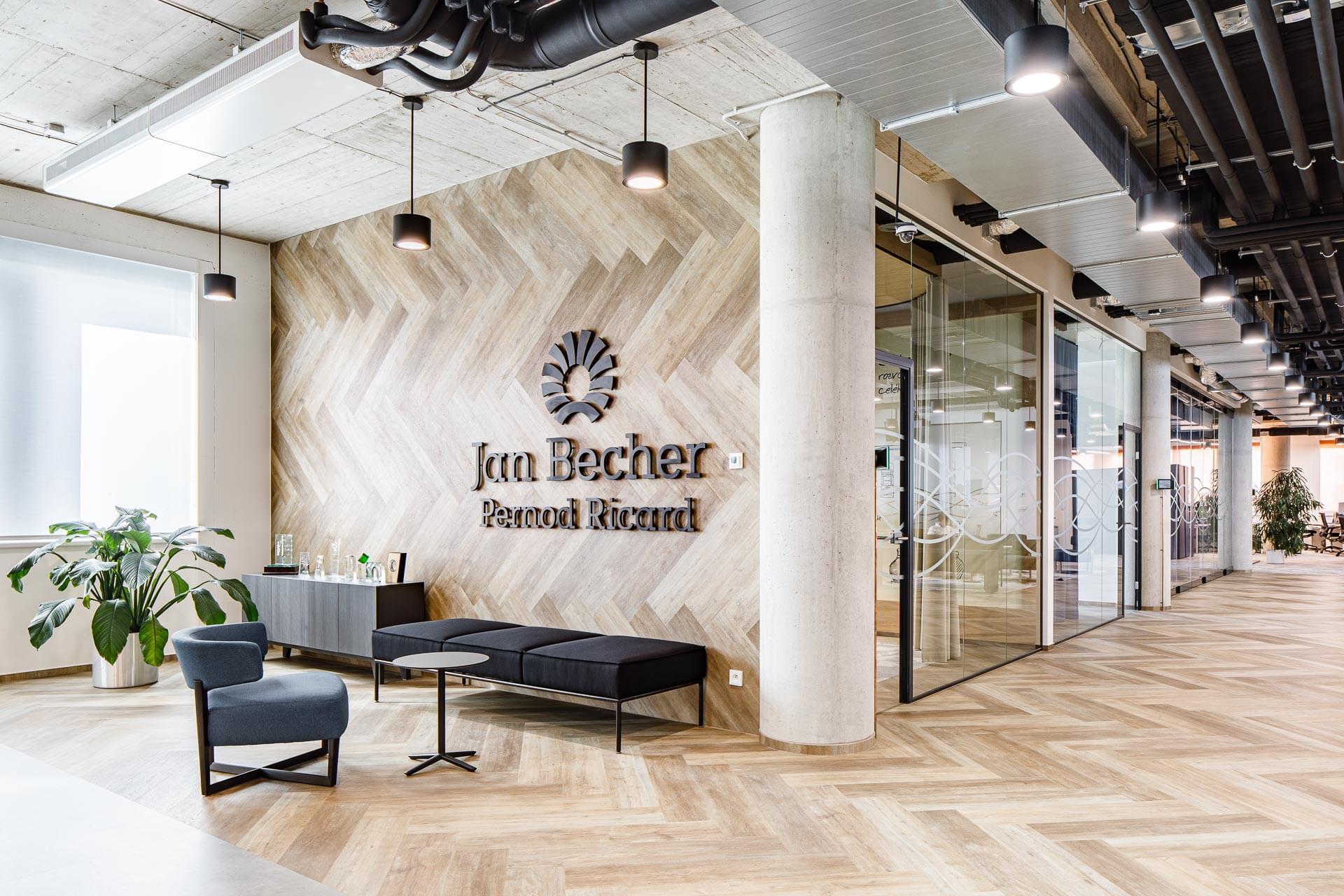 Lobby prostor s firemním logem