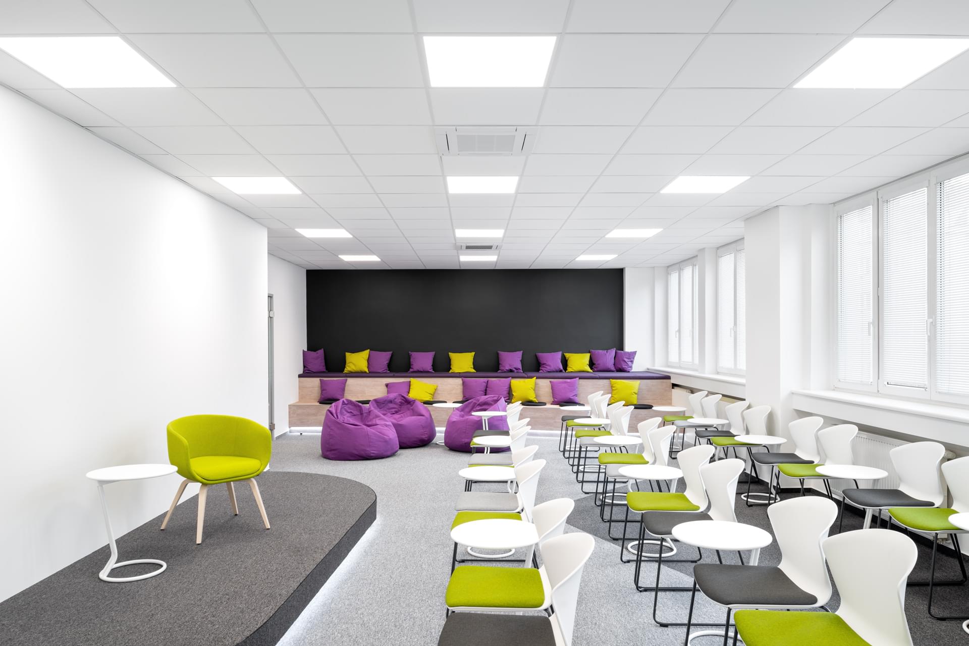 Realizace zasedací místnosti Sheldon s interiérem od Actiu ve firmě Inventi