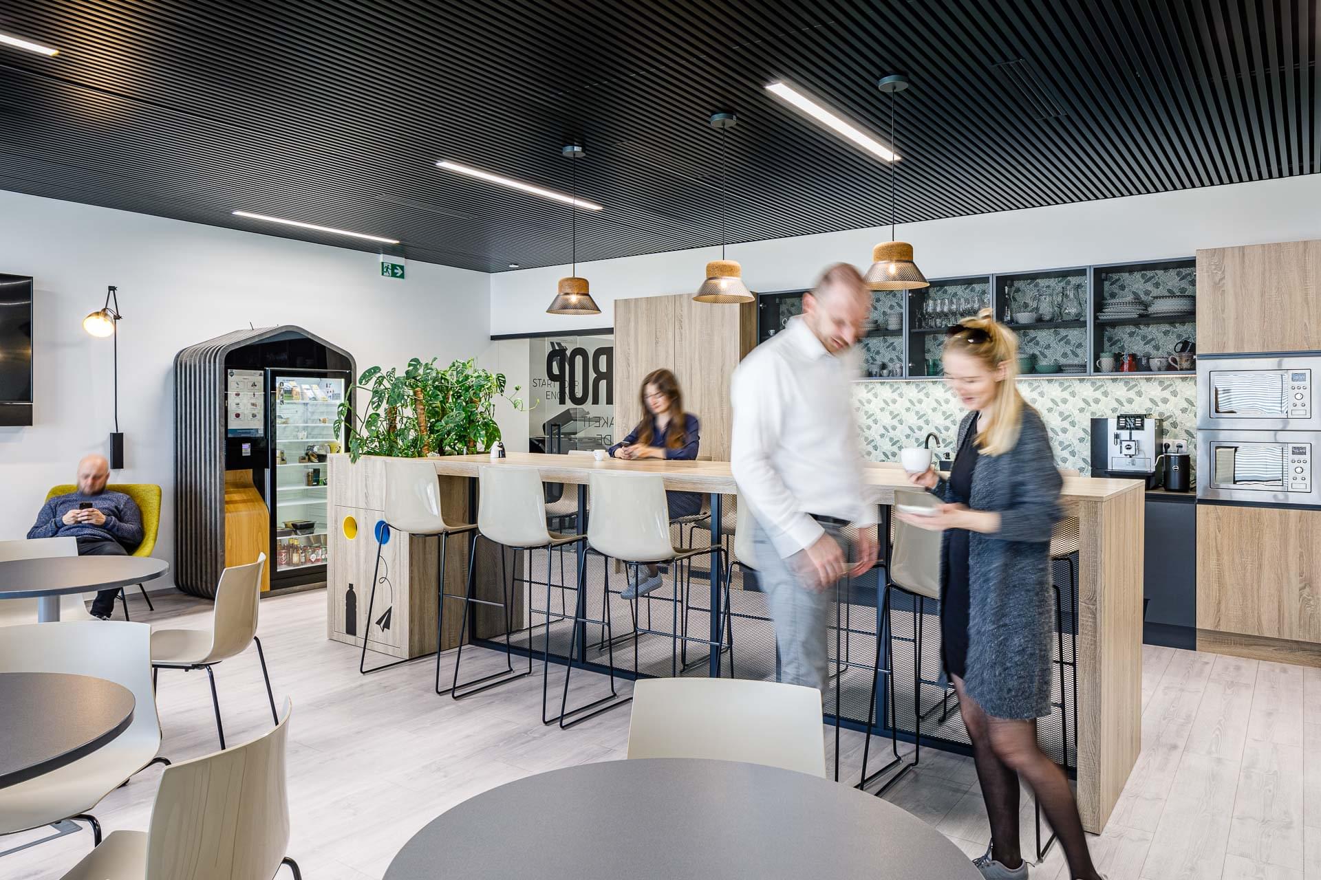 Corporate kitchen with island and plant elements