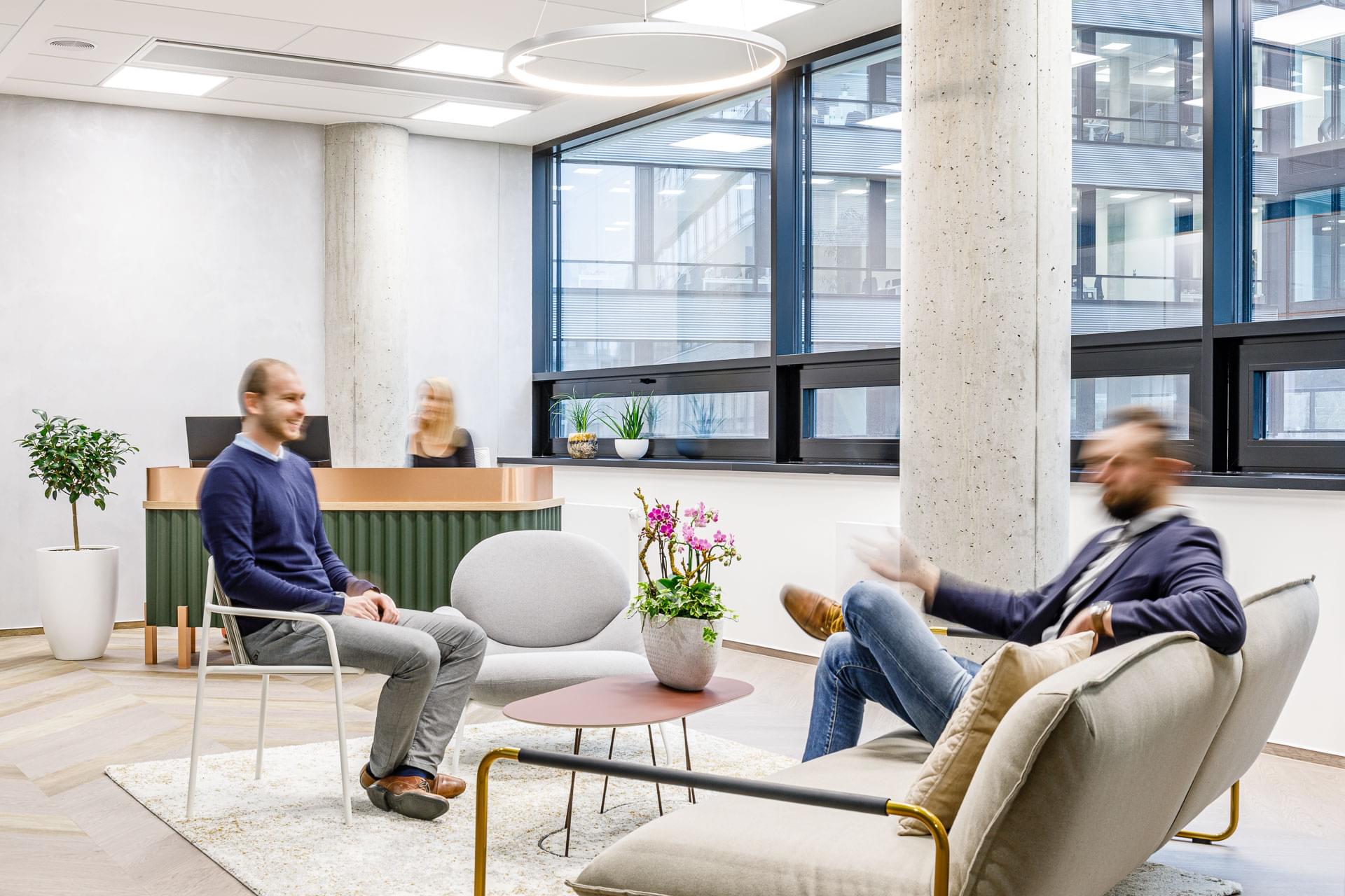 Designová recepce s útulným lobby prostorem