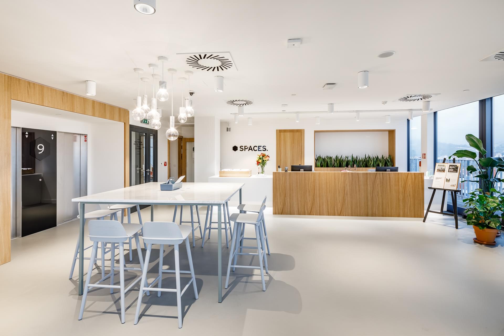 Airiness and ample space are among the great features of this coworking