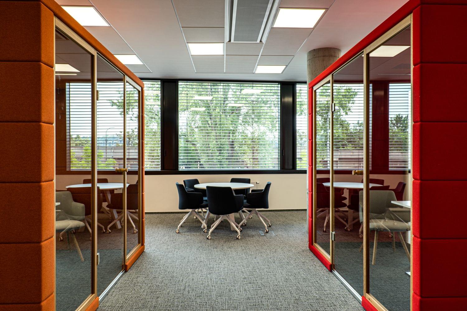 Acoustic small meeting rooms from SilentLab for business private calls