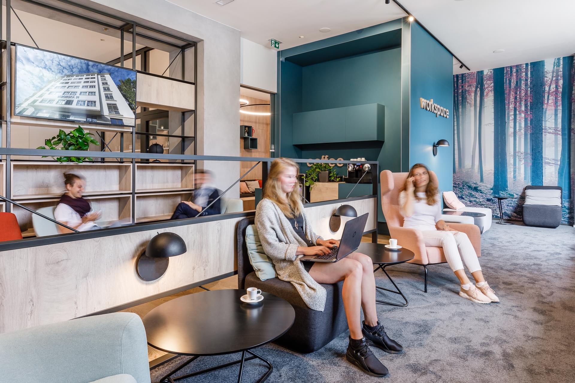 Nevyužitý prostor je minulostí, nyní slouží 1. NP pro práci i odpočinek ve společnosti 100 Towers Holding