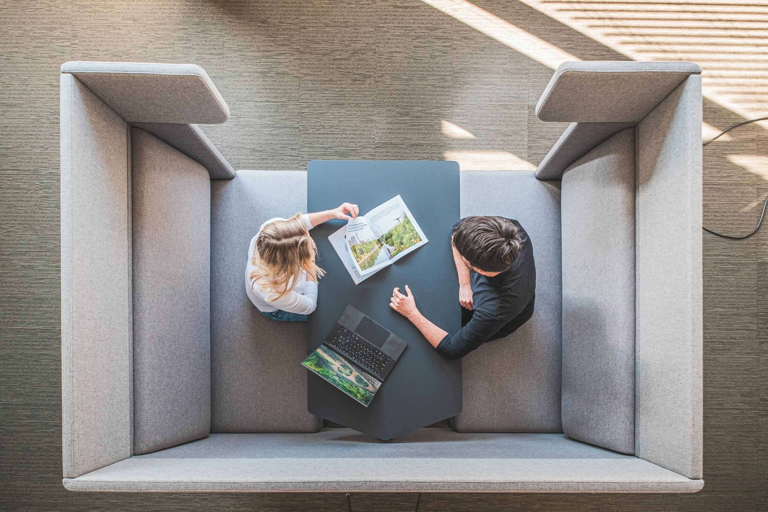 An acoustic coupé for quick, undisturbed meetings