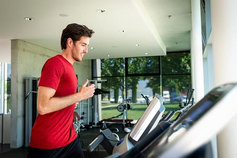 Improving sports life to prevent negative problems in sedentary work