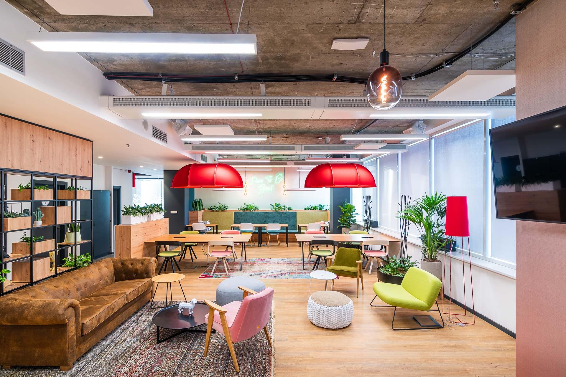 Agile office environment with comfortable furniture and myhive style