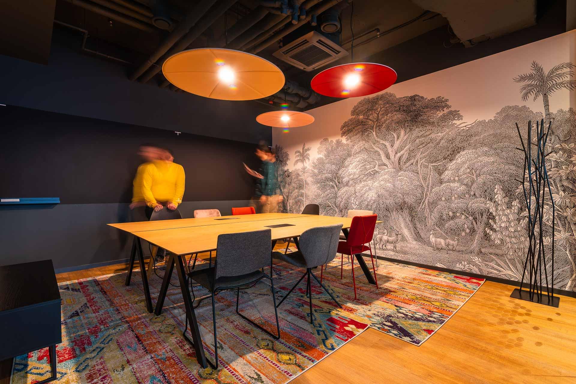 Meeting room with dark design and atypical lighting in myhive offices