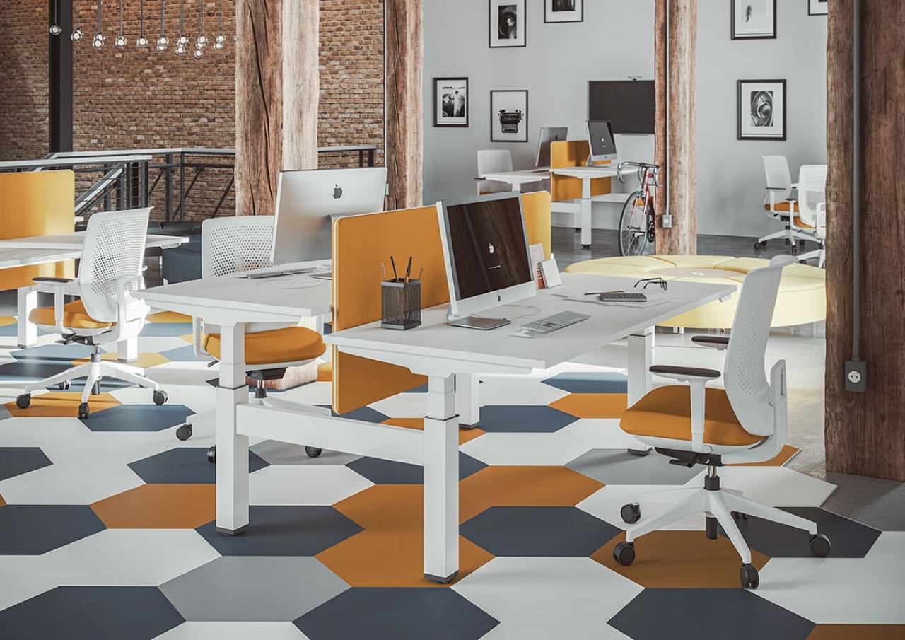 Modern open space with height-adjustable tables and modular furniture