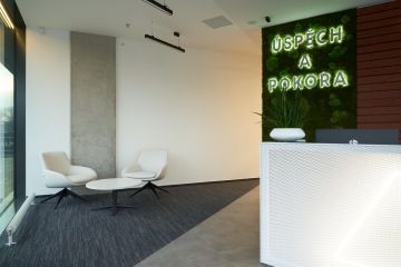 Reception with lobby area and Noom armchairs by Actiu at CBBC