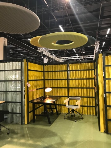 Moderní domácí kancelář ,,home office” s odlehčeným a jednoduchým designem byla představena na veletrhu Orgatec v Kolíně nad Rýnem.