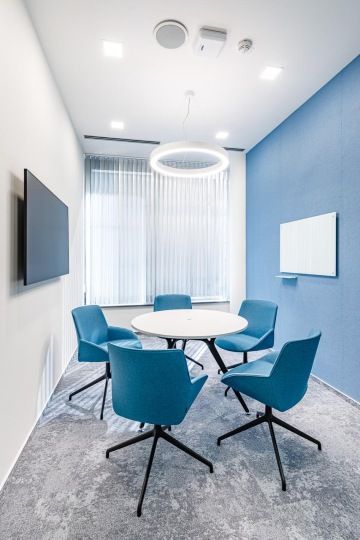 Relaxační místnost s flexibilním posezením v kancelářích Samsung