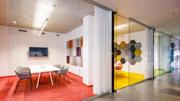 Moderní a veselý design zasedacích místností ve společnosti Seznam.cz