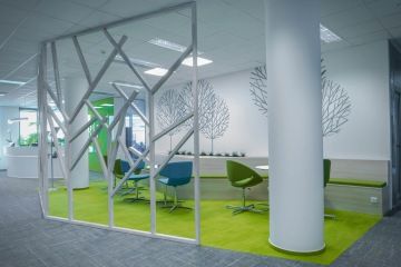 paraván-čekací-zóna-lobby-motivy-stromů-vestavěná-lavice-PGRLF-CAPEXUS