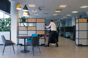 Mobilní nábytek ve flexibilním prostoru