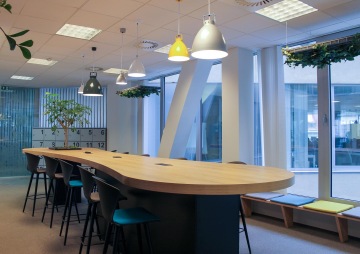 Atypický coworkingový stůl