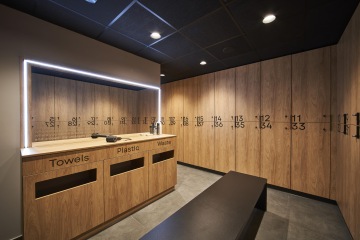 Šatny ve dřevěném stylu