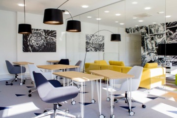 Color dining room in a scandinavian style designed for meeting appointments. Thanks to the light-filled room more stands out minimalist scandinavian style.