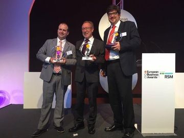 Slavnostní předání European Business Awards zakladateli firmy Actiu v chorvatském Dubrovníku.