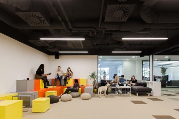 Friendly atmosphere in the MITON office with a comfortable interior