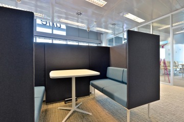 meeting-prostor-kanceláře-ČSOB-soft-seating-interiér-realizace-CAPEXUS