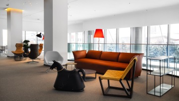 Soft seating sedačka s designovým houpacím koněm ve společnosti IMMOFINANZ