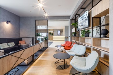 Of comfortable armchairs and coffee tables.