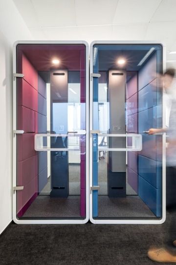 Micro office for privacy and good acoustic conditions