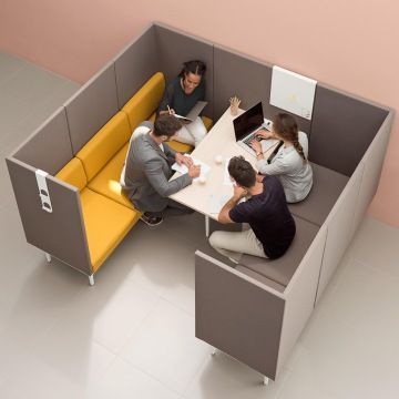 Co-workingová místnost sloužící ke sdílení pracovních míst