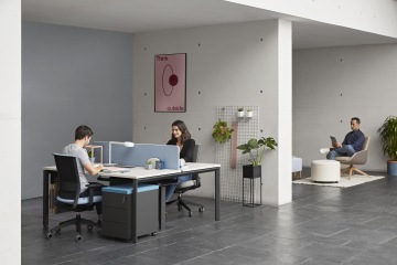 Open space s akustickými panely pro větší soukromí zaměstnanců