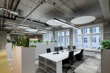 Open space with acoustic elements