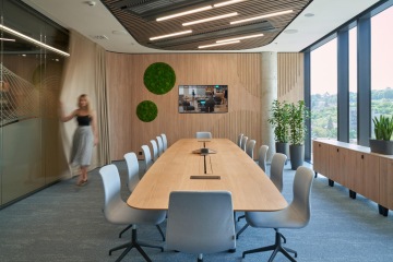 Meeting room with green elements