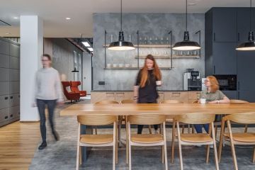 Firemní kuchyň k obědu i setkávání