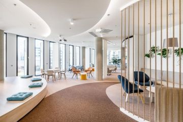 Open space zóna s kuchyňkou pro zaměstnance a klienty firmy ČAP