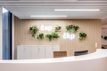 Minimalistická recepce ve tvaru slzy ve společnosti ČAP a ČKP.