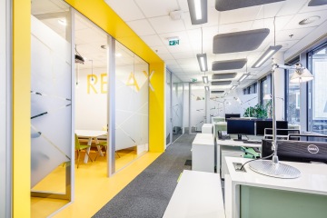 Realizace open space kanceláře a relax zóny pro odpočinek ve firmě CBRE