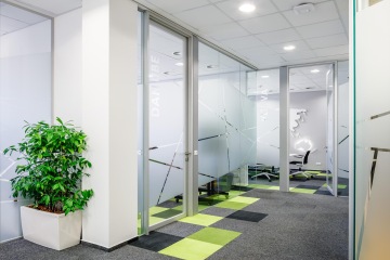 Kancelářský prostor s akustickými prvky ve firmě CBRE