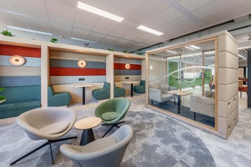 Micro office uprostřed útulných sedaček