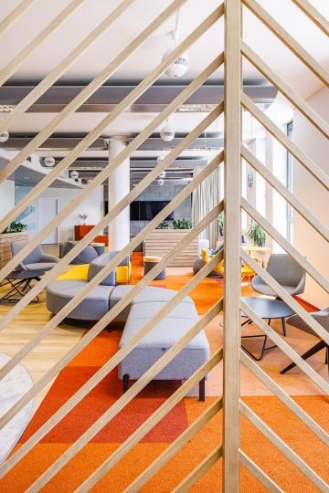 Dřevěná příčka pro rozdělení místnosti