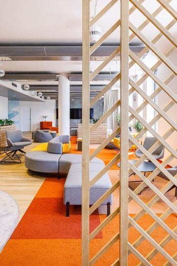 Komfortní zóna s variabilním nábytkem a oddělitelnou dřevěnou stěnou