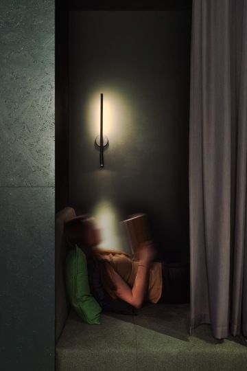 Relaxation corner with curtain