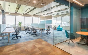 Open space kancelářský prostor ve společnosti Dentsu Aegis Network s akustickými panely