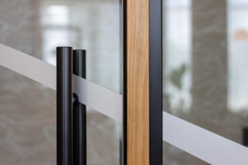 Detail of the glass door