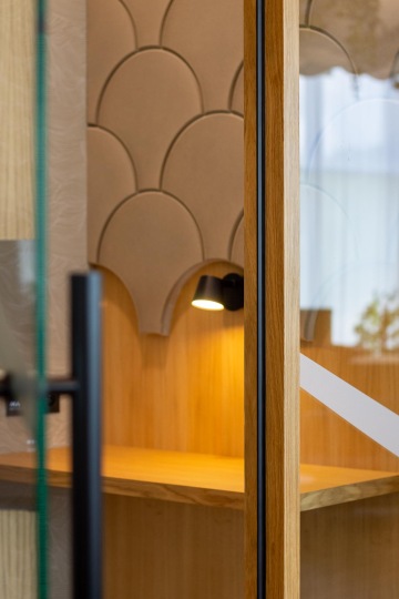 Details in the small meeting room