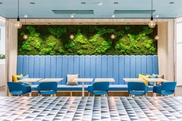 Komfortní posezení s mechovým obrazem v kuchyňce společnosti Elektrotrans