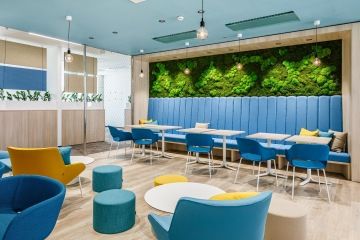 Mechový obraz v hlavní relaxační zóně která je spojena s kuchyní